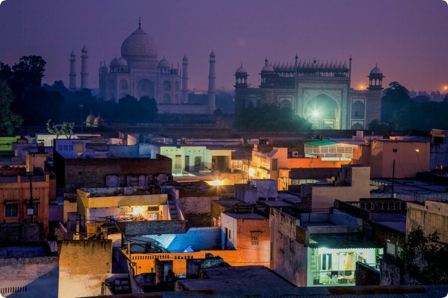 Agra's monumenten bij nacht: een ander perspectief